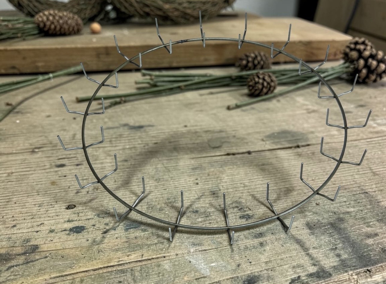 18" Wire Clamp Wreath Ring - Image 2