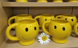 3.5"x 3" Yellow Mini Smiley Face Mug - Case/24